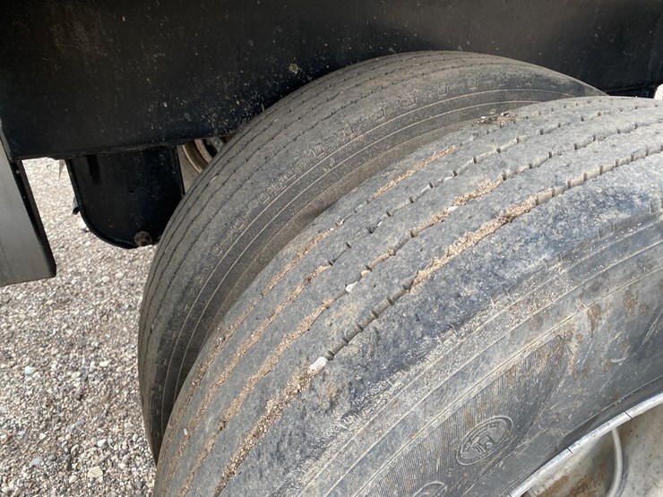 #500-•-2012-northern-8,500-gallon-semi-manure-tanker-(has-wi-title)-(waupun,-wi)-image-40