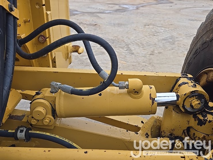 2015-caterpillar-12m3-image-45