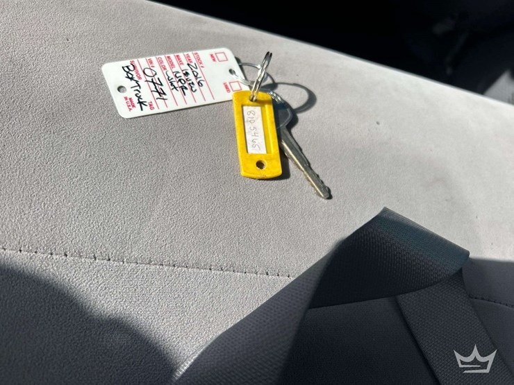 2016-isuzu-npr-image-24