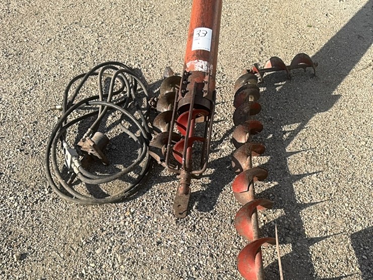 sakundiak-7–33-grain-auger-with-gas-engine-with-electric-start,-equipped-with-wheat-heart-drag-auger-image-4