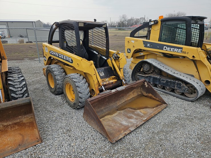 1999-john-deere-250-image-1