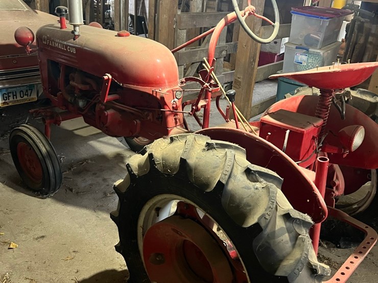 lot-17.-ihc-cub-collector-tractor,-serial-#fcb-14068,-new-tires,-been-in-the-shed-image-8
