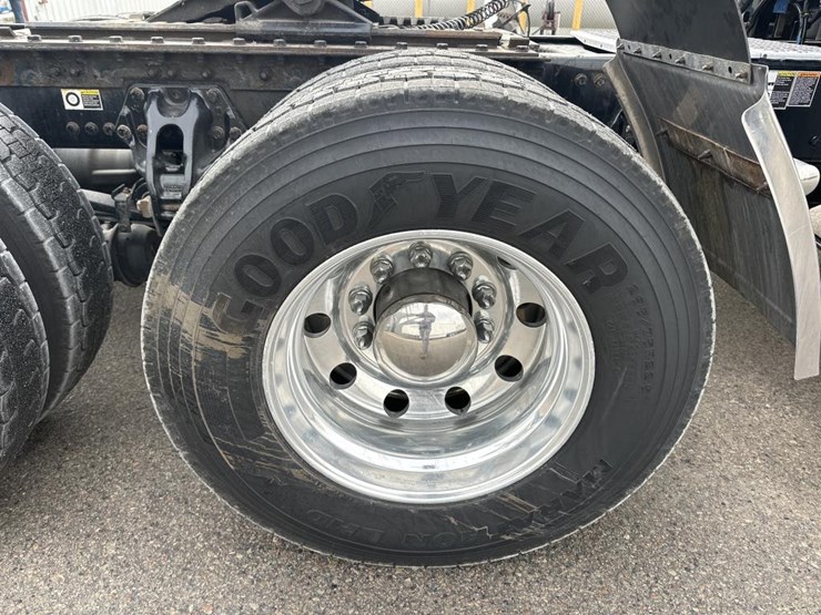 2020-kenworth-t680-image-60