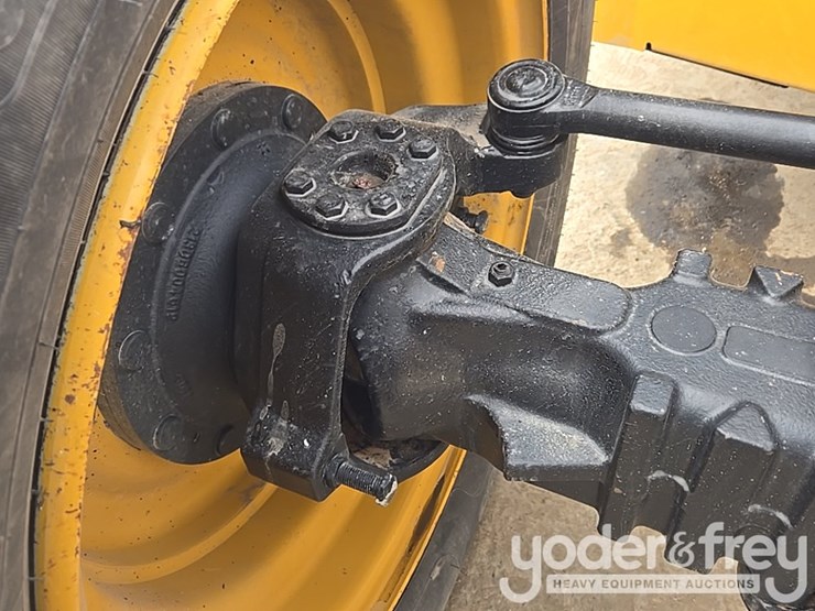 2018-caterpillar-tl1055d-image-42