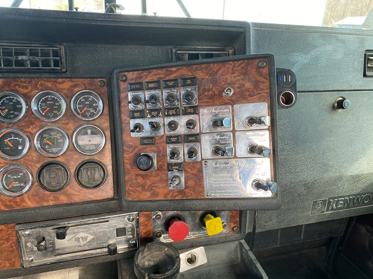 2000-kenworth-t800-image-39