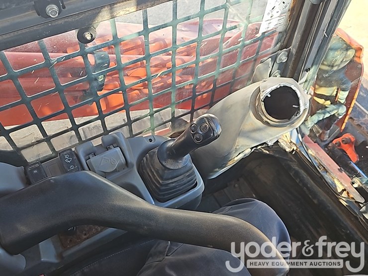 2017-kubota-svl75-2-image-30