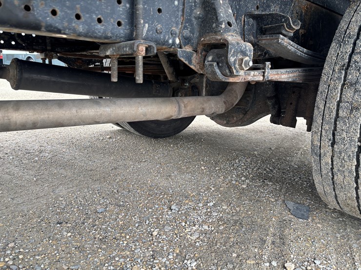 2021-isuzu-npr-hd-image-43