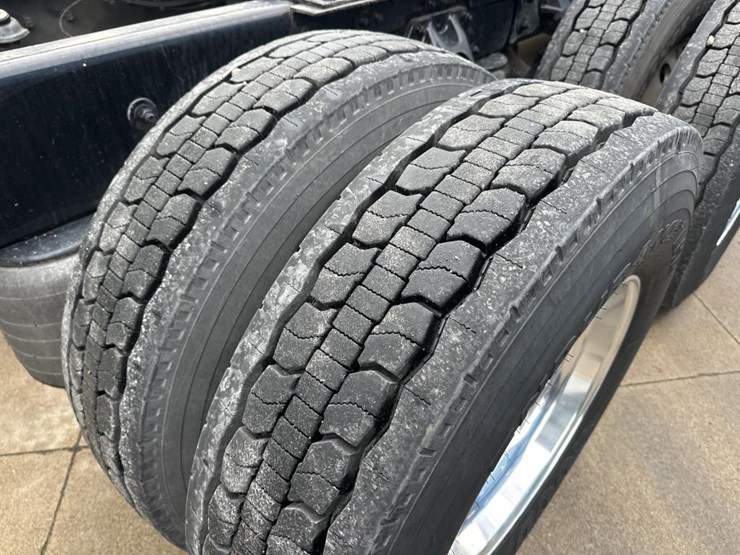 2022-kenworth-t680-image-59