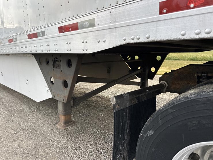 2017-utility-53'-image-9