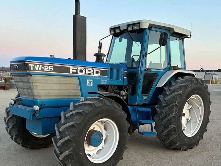 1988-ford-tractor-image-1
