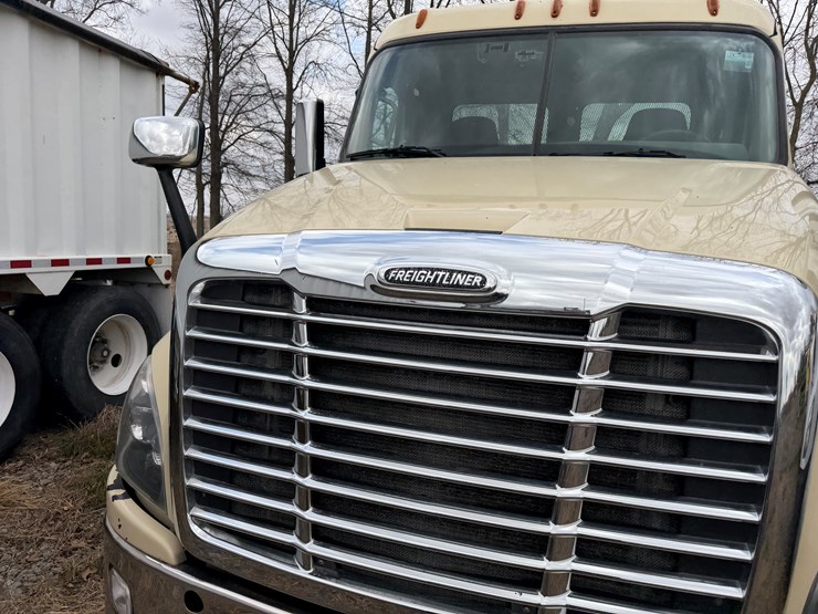 #40952-•-2016-freightliner-t/a-daycab-truck-tractor-3akjged50gshn2261-image-35