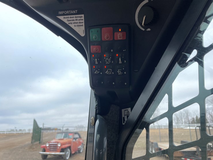 2019-john-deere-332-image-42