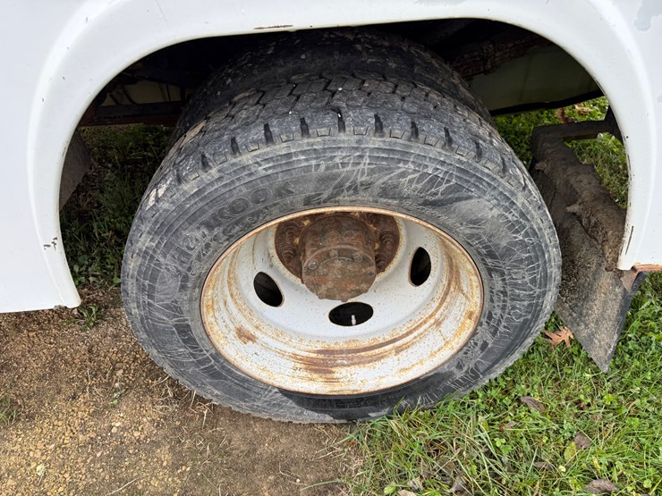 2009-ford-f550-image-33