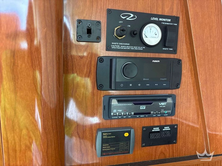 2007-regal-30-express-cruiser-boat-with-t/a-trailer-image-59