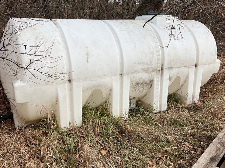 lot-42.-1000-gallon-poly-tank-image-6