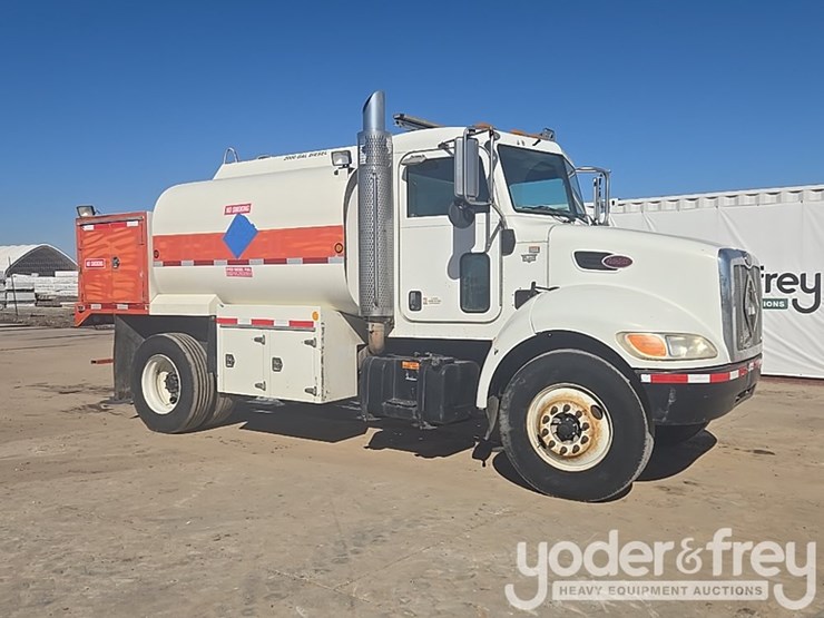 2009-peterbilt-335-image-7