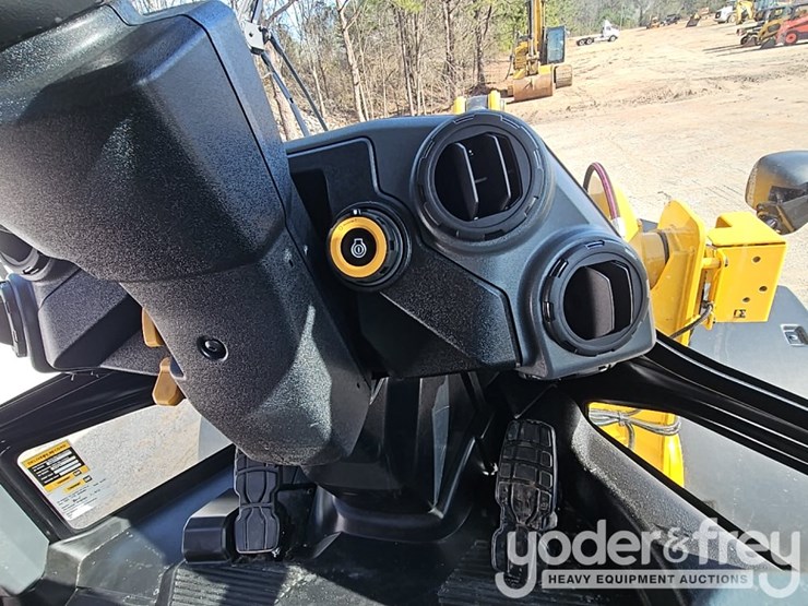 2026-caterpillar-930-image-65