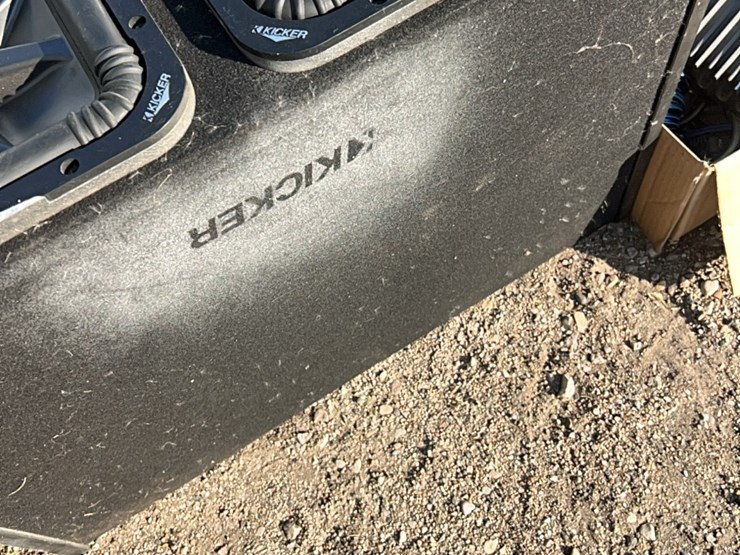 deluxe-speaker-system-for-car-or-tractor-image-32