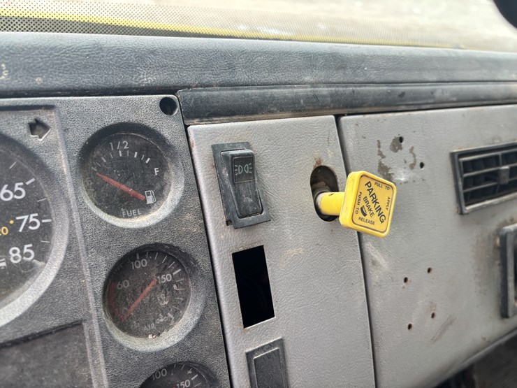 #2269-•-1992-freightliner-box-truck-image-25