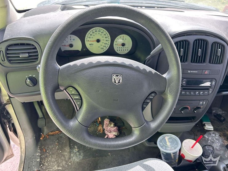 2005-dodge-caravan-image-13