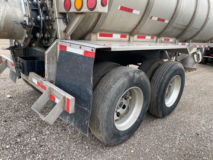 #500-•-2012-northern-8,500-gallon-semi-manure-tanker-(has-wi-title)-(waupun,-wi)-image-38