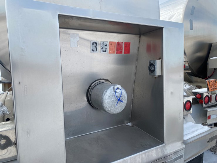 1990-walker-tanker-image-18