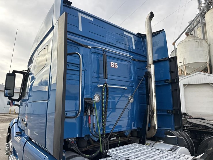 2022-volvo-10-image-12