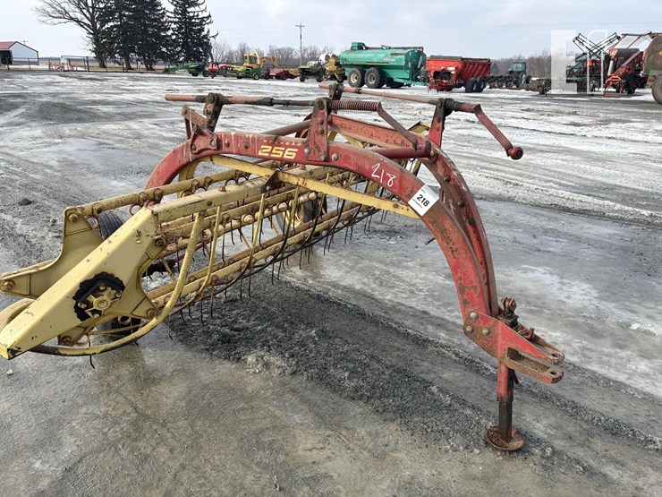 new-holland-256-image-2