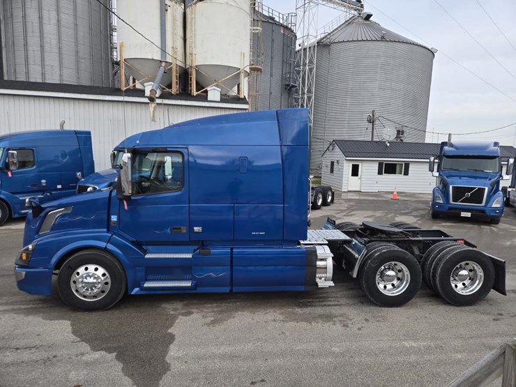 2018-volvo-10-image-2