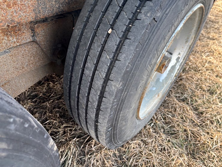 #2276-•-2013-b-&-b-20'-tandem-axle-tilt-bed-trailer-image-44