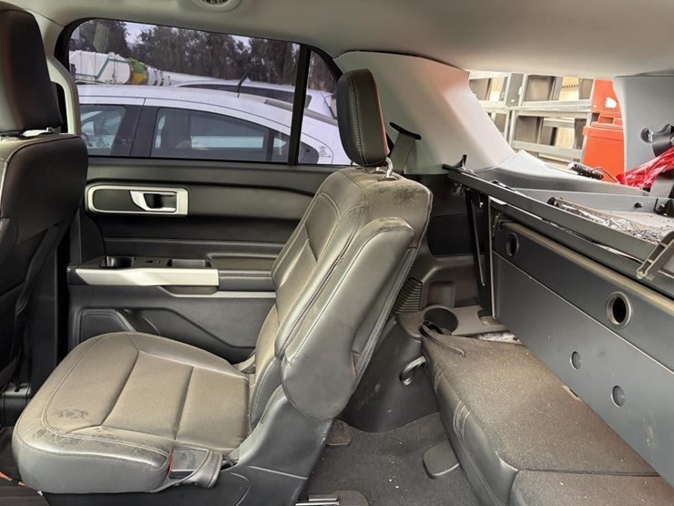 2021-ford-explorer-image-14