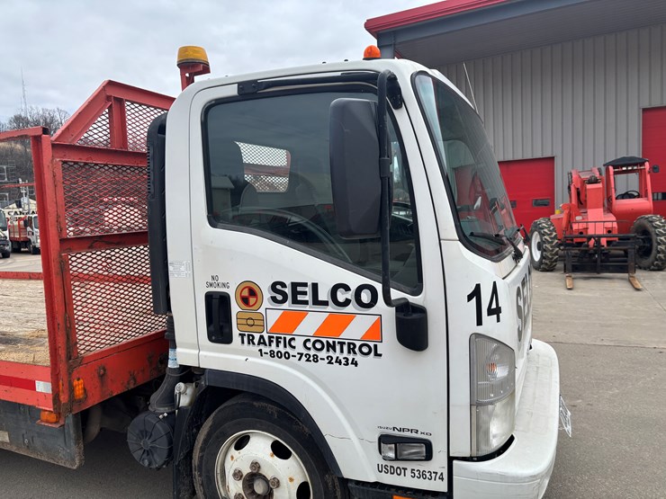 2015-isuzu-npr-xd-image-13