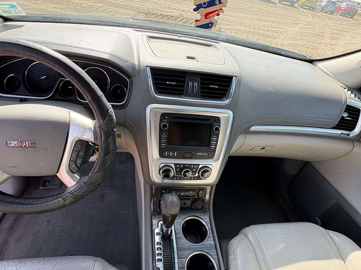 2016-gmc-acadia-slt-image-17