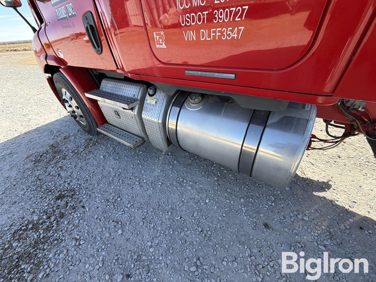 2013-freightliner-cascadia-113-image-10