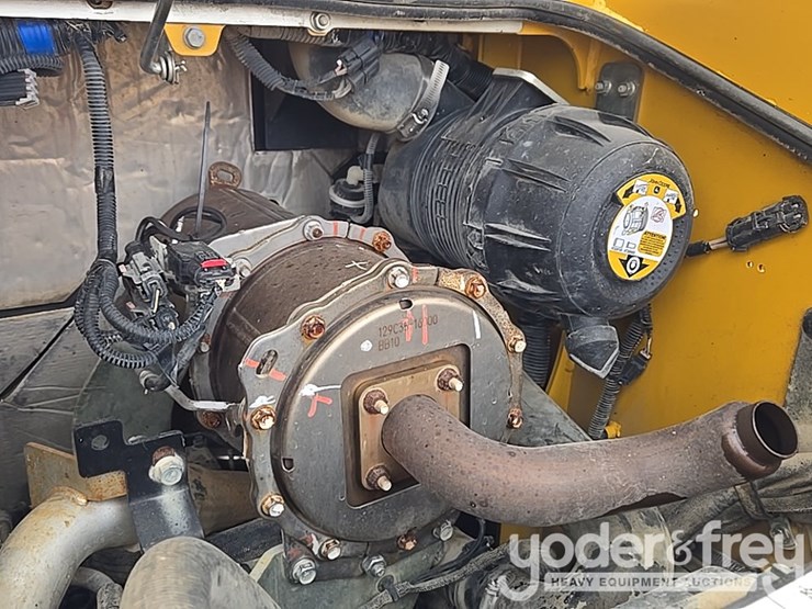 2021-deere-317g-image-53