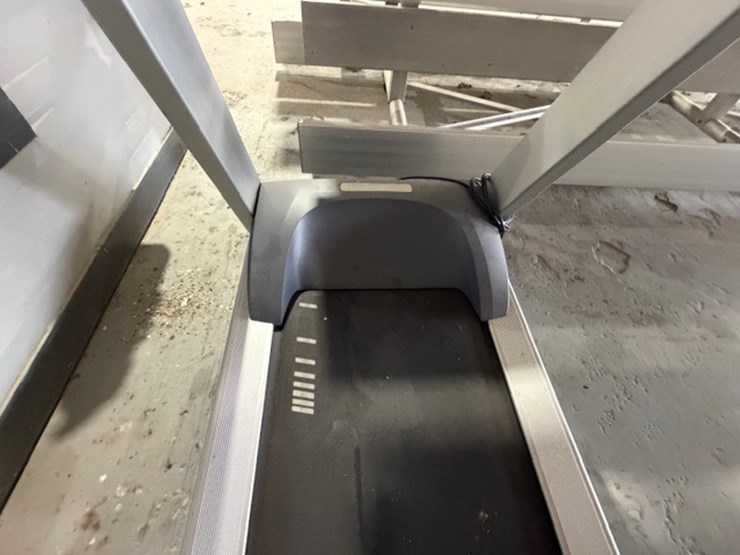 #34120-•-precor-932i-treadmill-image-10