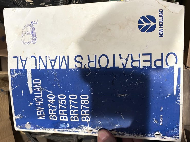2007-new-holland-br750a-image-15