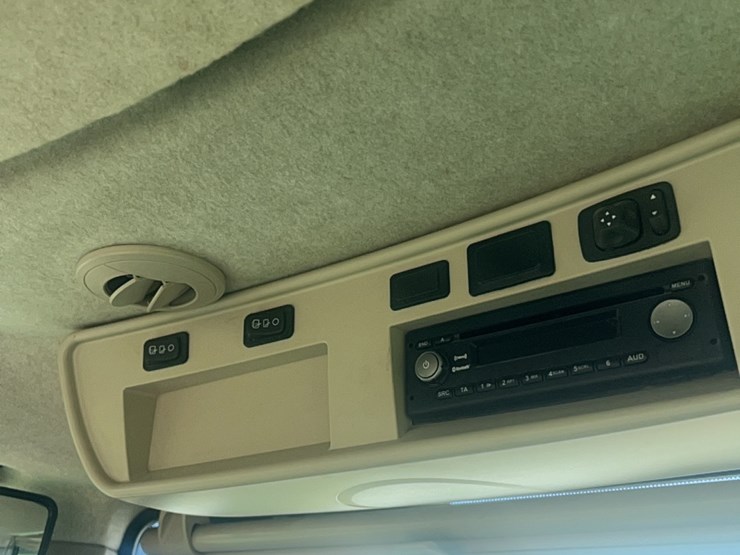 2016-john-deere-9520r-image-146