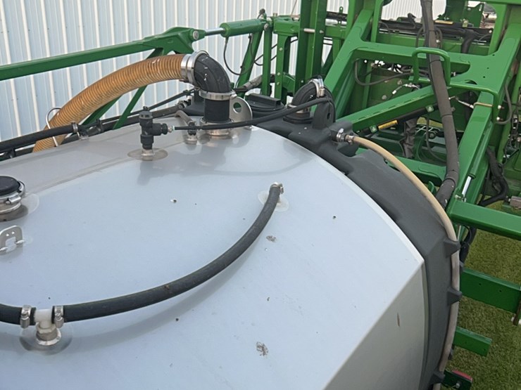 2014-john-deere-r4030-image-53