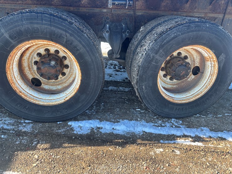 #2294-•-2013-freightliner-m2-flatbed-truck-image-59