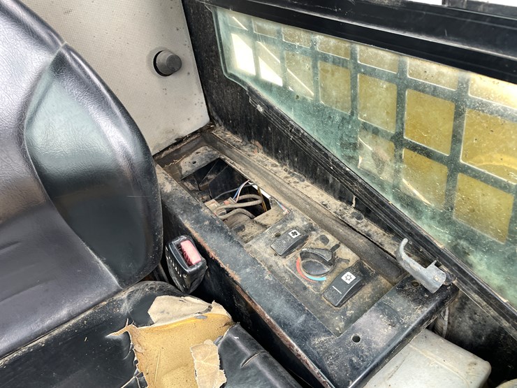 caterpillar-247-image-33