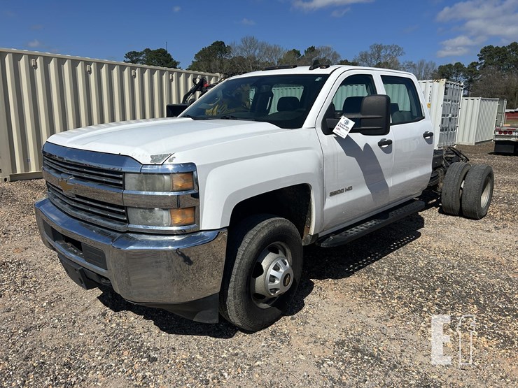 2016-chevrolet-3500-image-1
