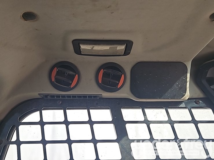 2021-bobcat-t66-image-33