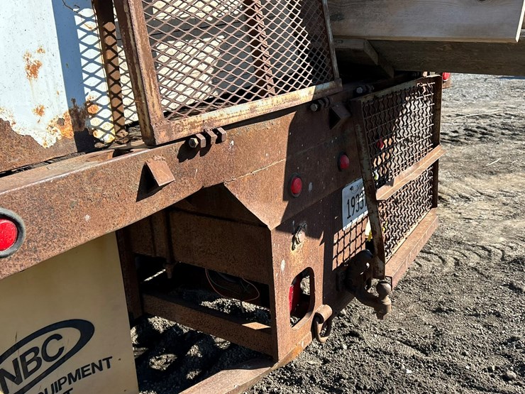 2005-ford-f550-image-30