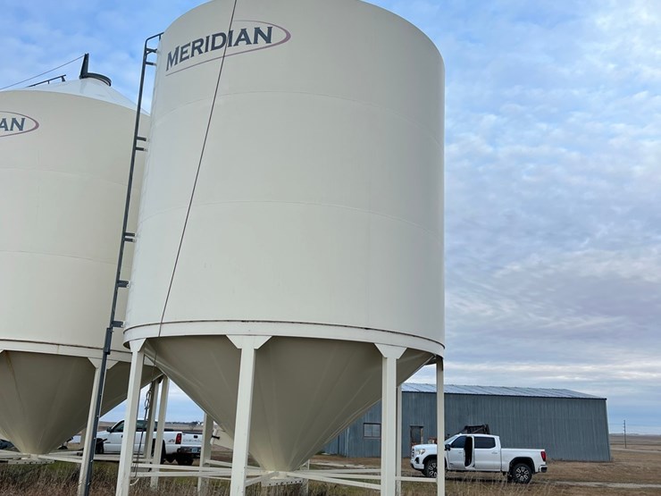 lot-44.-3,000-bu.-meridian-hopper-bin-image-12