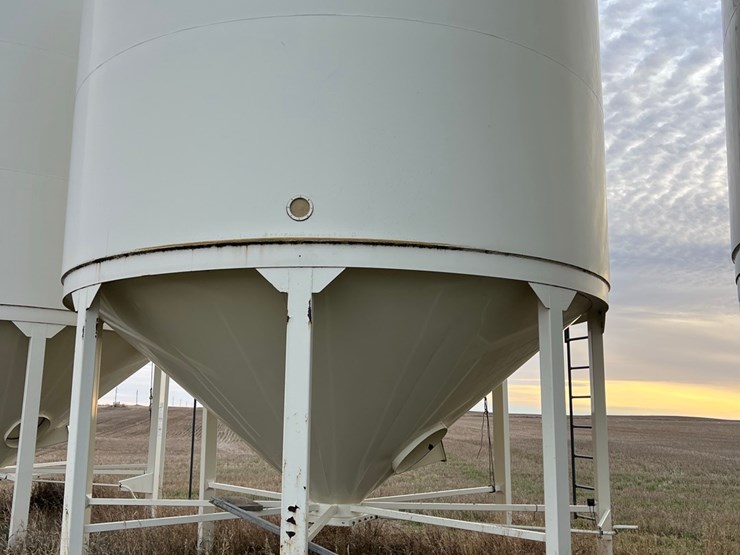 lot-45.-3,000-bu.-meridian-hopper-bin-image-14