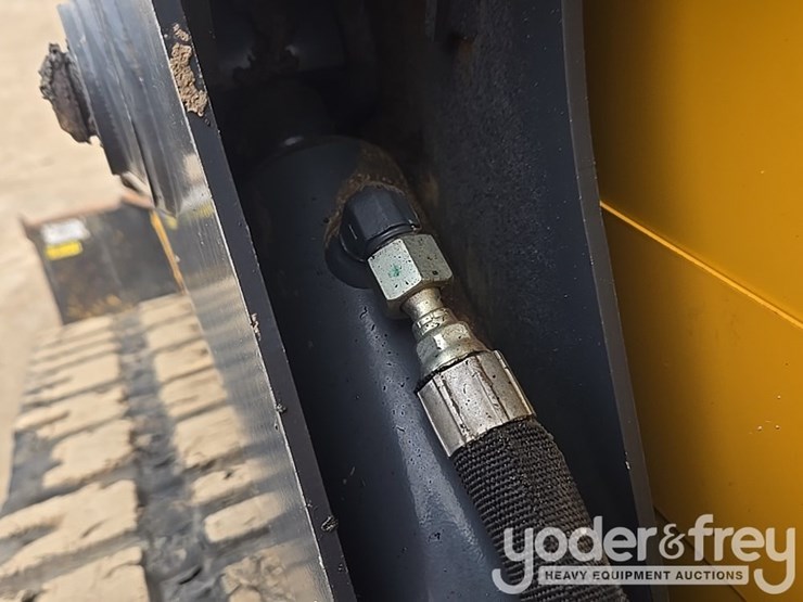 2021-deere-317g-image-39