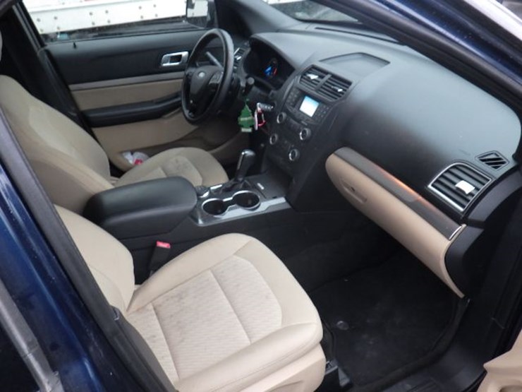 2017-ford-explorer-image-5