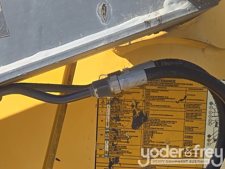 2010-deere-310sj-image-30