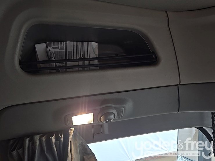 2019-peterbilt-579-image-110